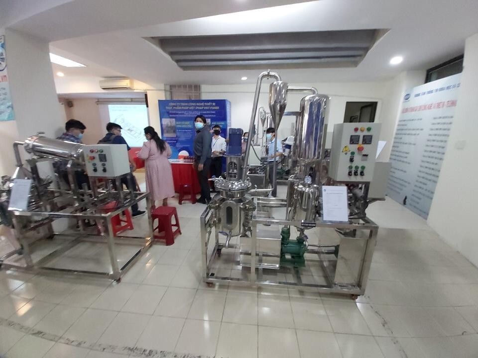 MÁY CHIẾT XUẤT DƯỢC LIỆU, CÔ ĐẶC CHÂN KHÔNG 15 lít