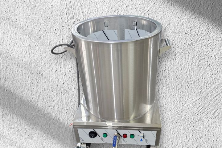 NỒI NẤU ĐIỆN 80L Ó BÁNH XE VÀ 2 NGĂN NƯỚC LÈO